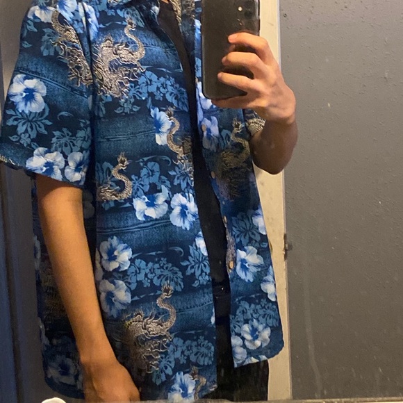 Vintage Hawaiian dragon button up - Picture 6 of 6